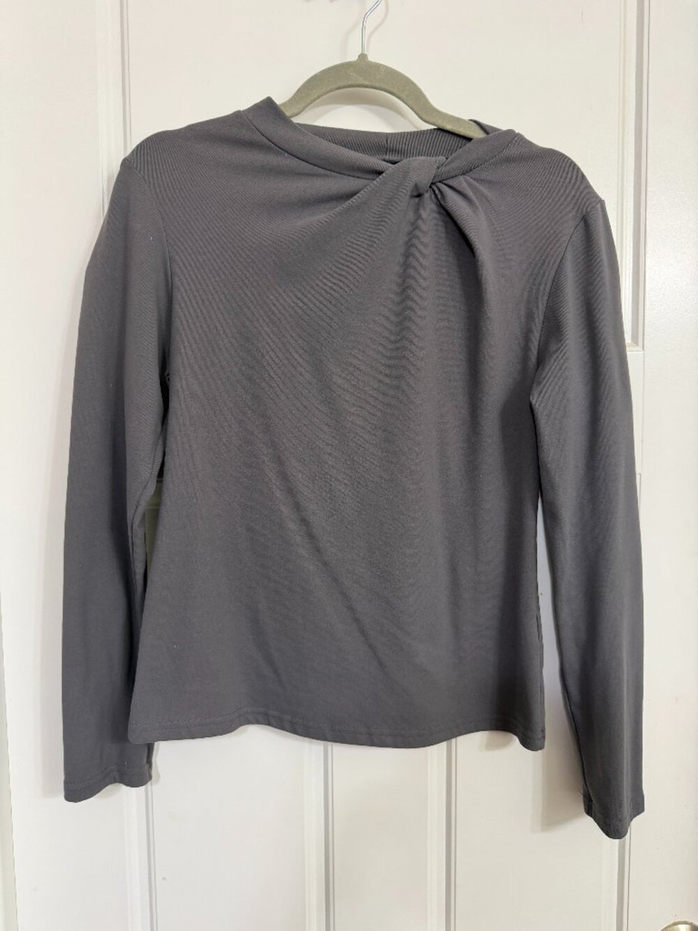 Dokotoo Twist Knot Neck Top Size M Charcoal Gray Long Sleeve Stretch Knit